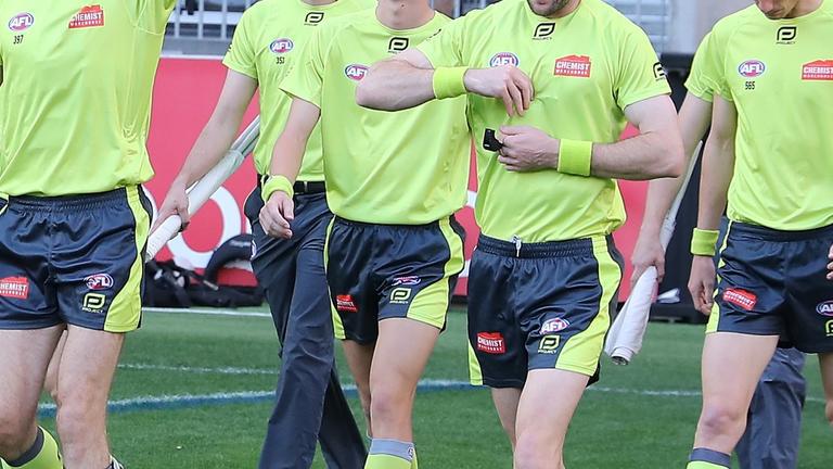 AFL umpire at centre of alleged Brownlow betting scandal named as details revealed