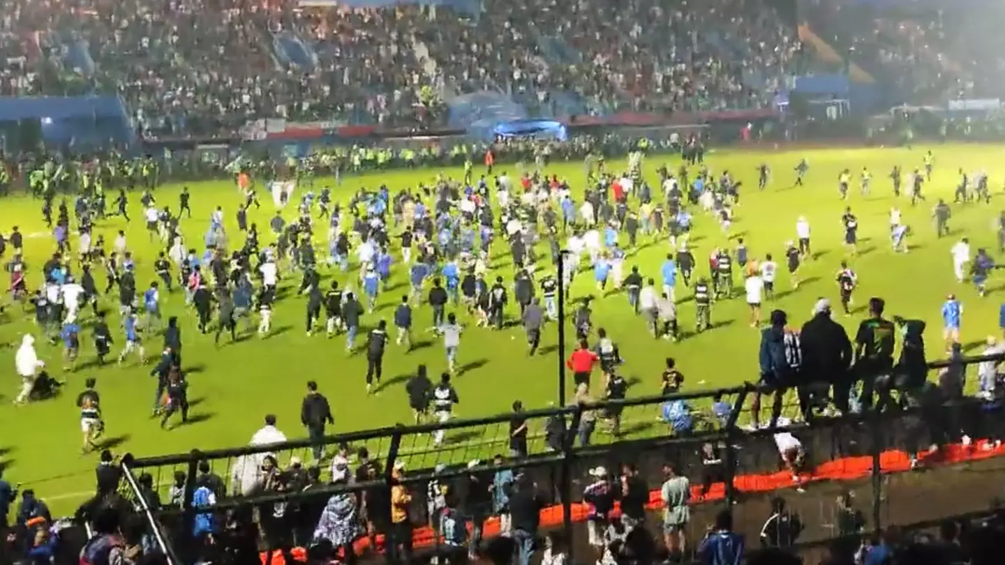 174 dead after fans stampede to exit Indonesian soccer match