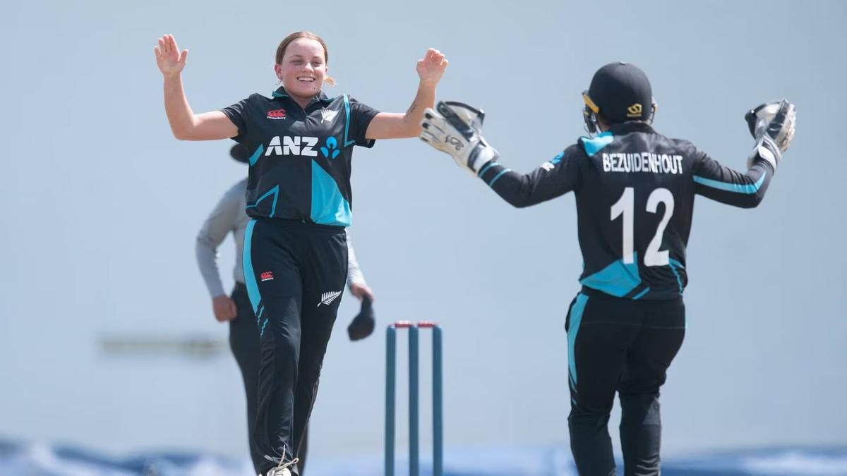 Tourists take first Twenty20 after tight bowling effort