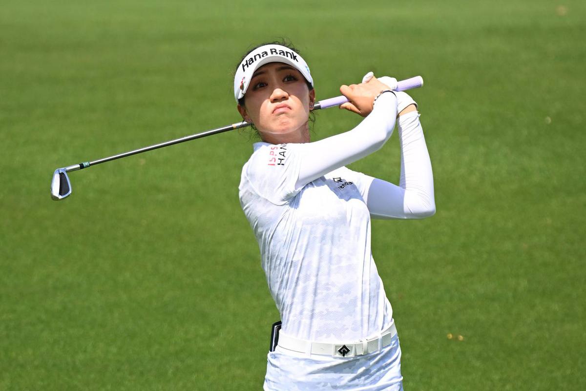  Lydia Ko pulls off incredible shot from the water in solid start to HSBC Women's World Championship