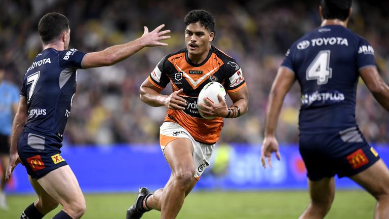Tigers up ante in $1m bidding war for Warriors beast; Storm signing leaves star in limbo: Whispers
