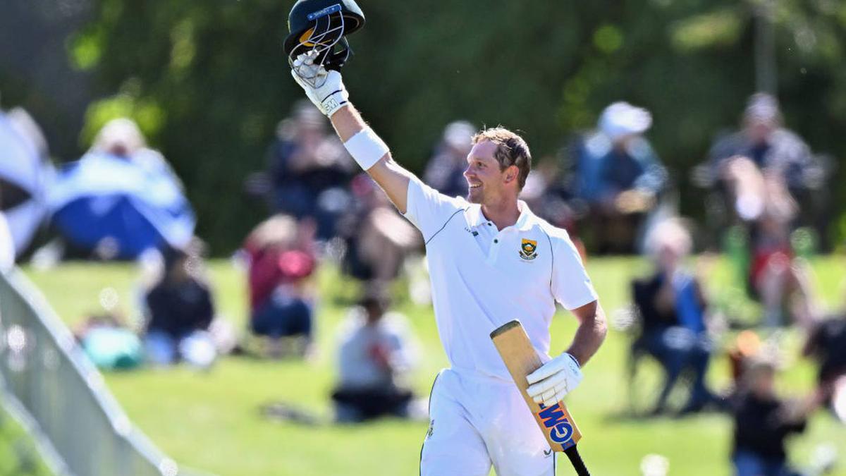 Resurgent South Africa put Black Caps under pressure on day one of second test at Hagley Oval