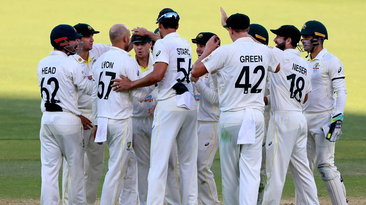 Australia breaks Buttler's stand as England's Ashes hopes burn