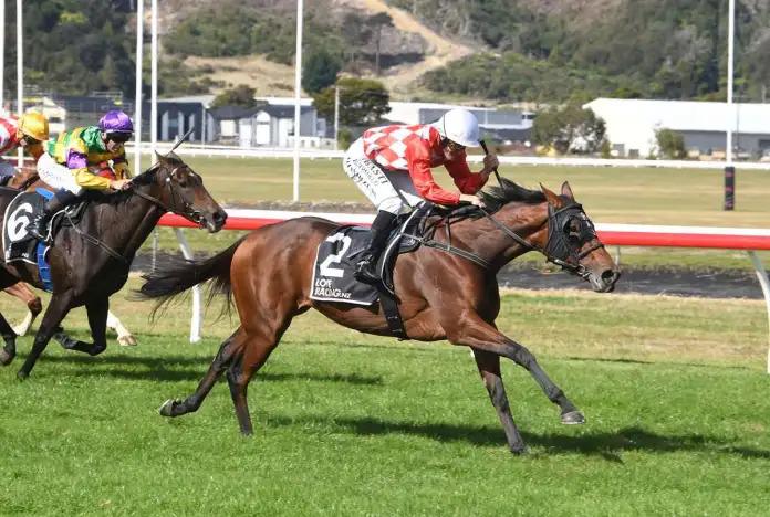 Kingsclere head to Te Rapa features with strong hand