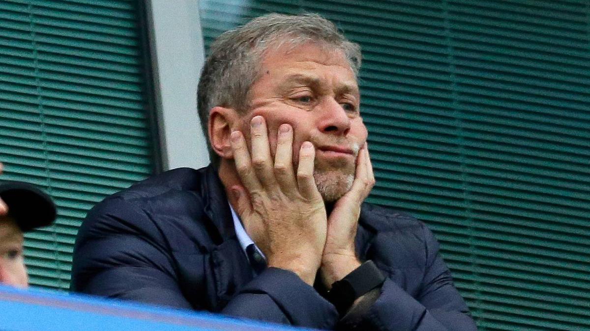 Russian oligarch gives up football giant Chelsea in shock news
