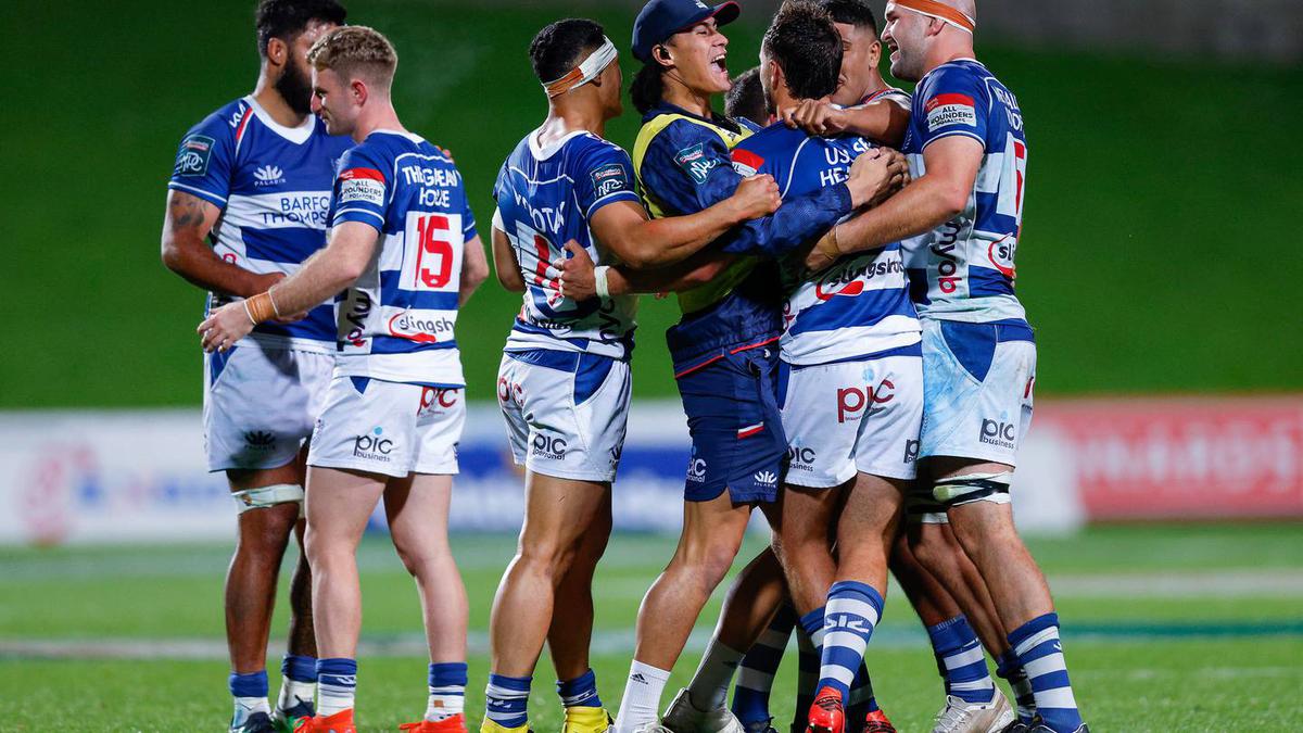 Auckland survive chaotic game to beat North Harbour, move into NPC semifinals
