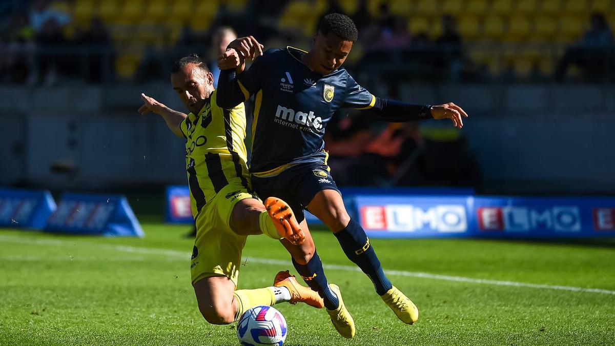 Wellington Phoenix rescued by late Central Coast Mariners own goal