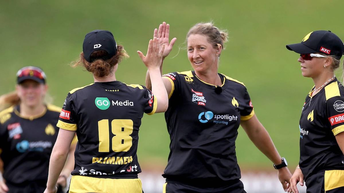 Same pay for female and male cricket stars as landmark agreement signed
