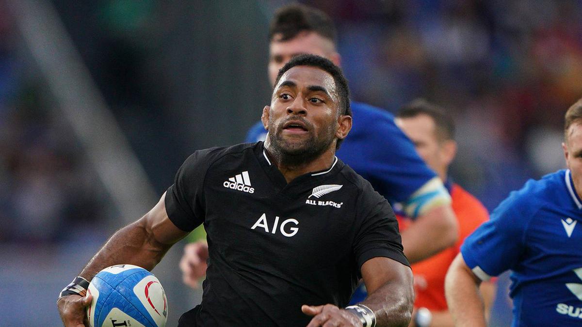 All Blacks pile it on late in scrappy win over Italy