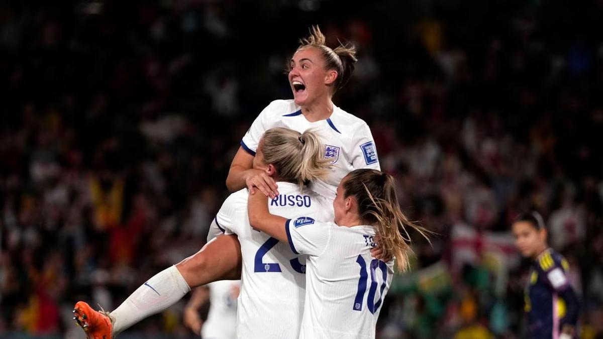 England beat Colombia in Sydney to make semifinals