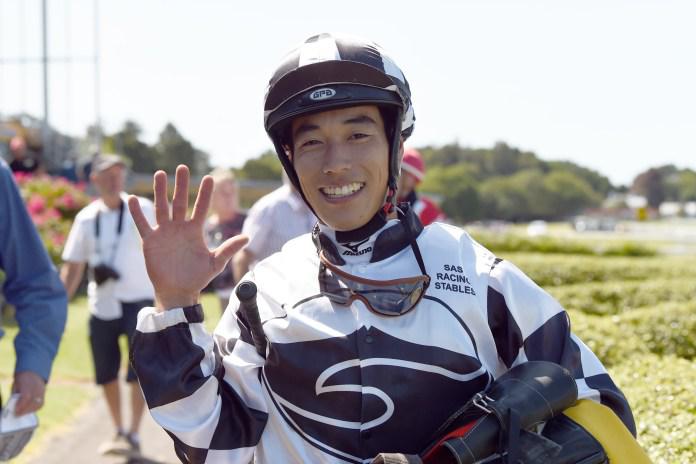 Asano continues to chase Schofer for premiership