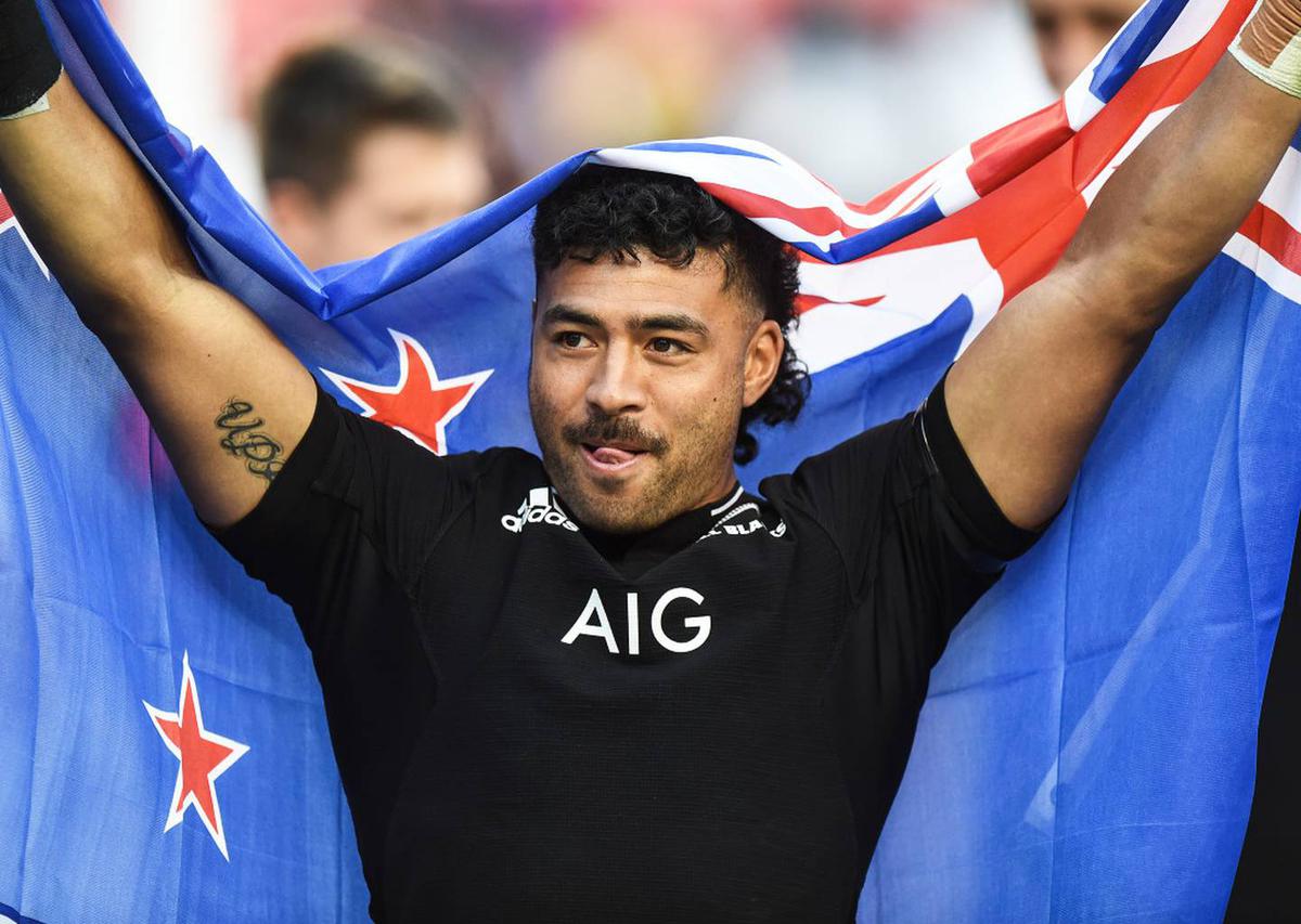  Richie Mo'unga eyes 2023 World Cup with fresh New Zealand Rugby contract