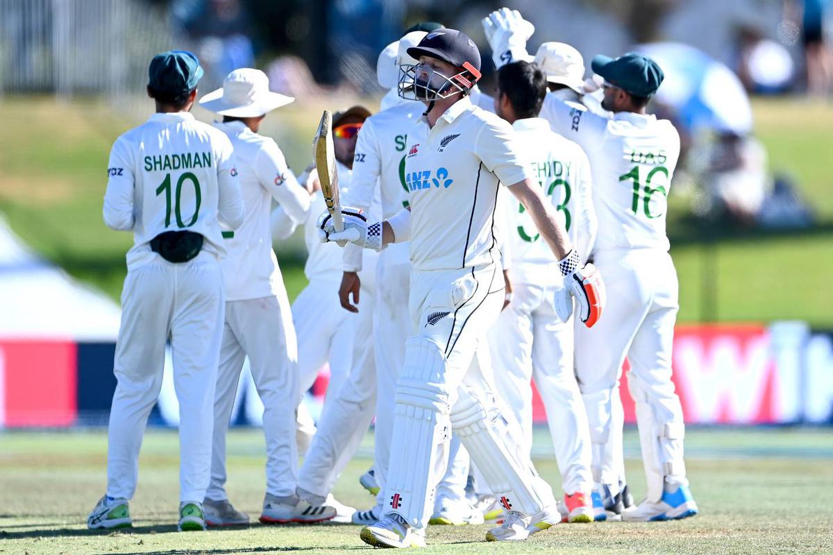 Black Caps in big trouble as Bangladesh close in on famous win
