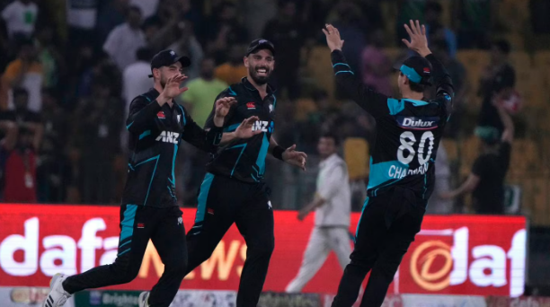 Black Caps win thriller over Pakistan to keep Twenty20 series hopes alive
