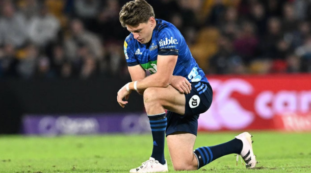Beauden Barrett hobbles off in Blues Super Rugby Pacific win