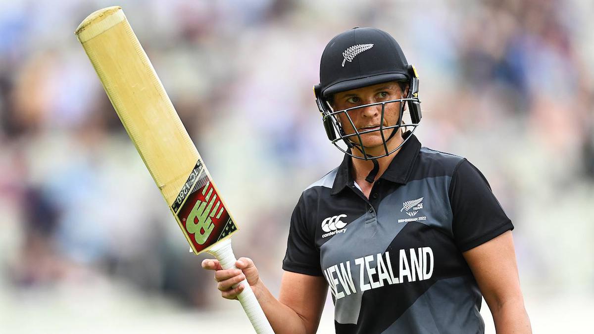 Suzie Bates shines as White Ferns beat South Africa in opener