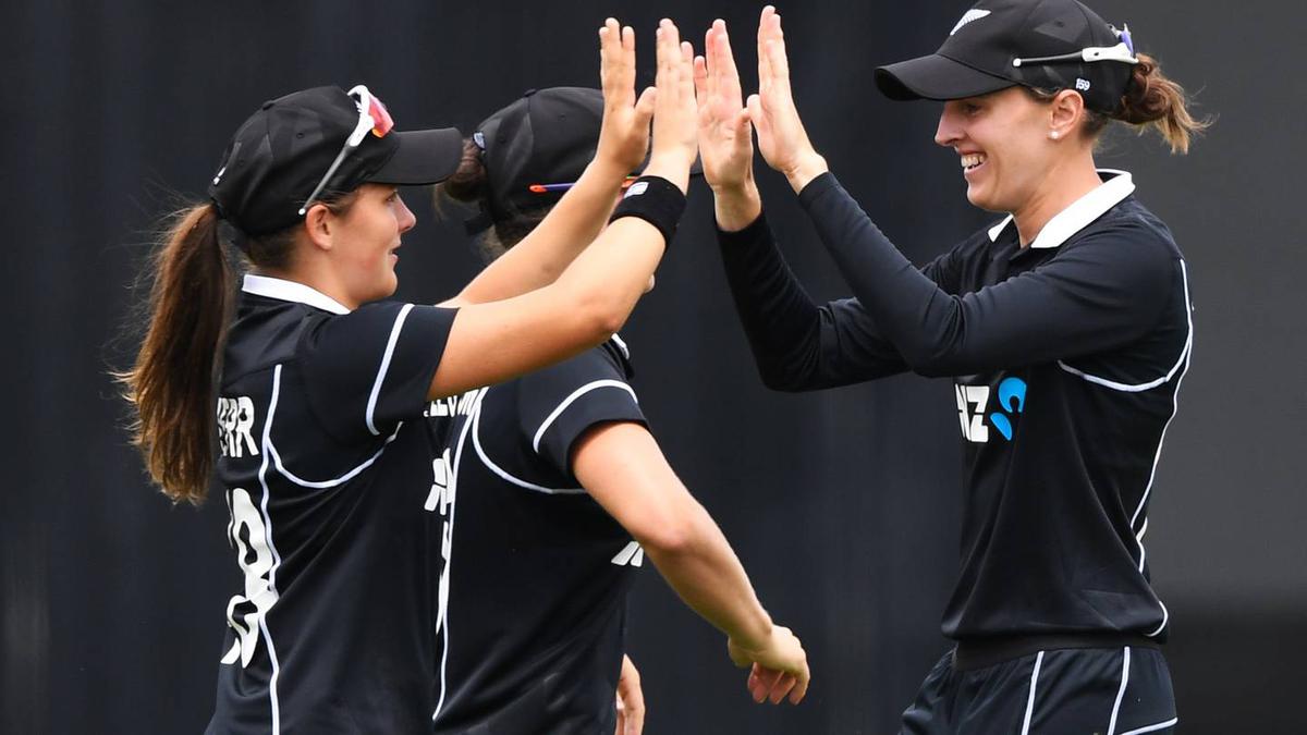 Amelia Kerr speaks out after White Ferns great Amy Satterthwaite's retirement due to contract snub