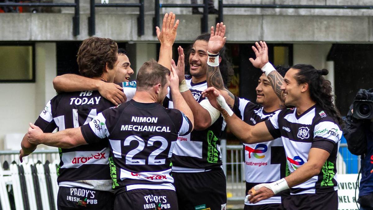 Hawke's Bay roll past Southland to extend Ranfurly Shield reign