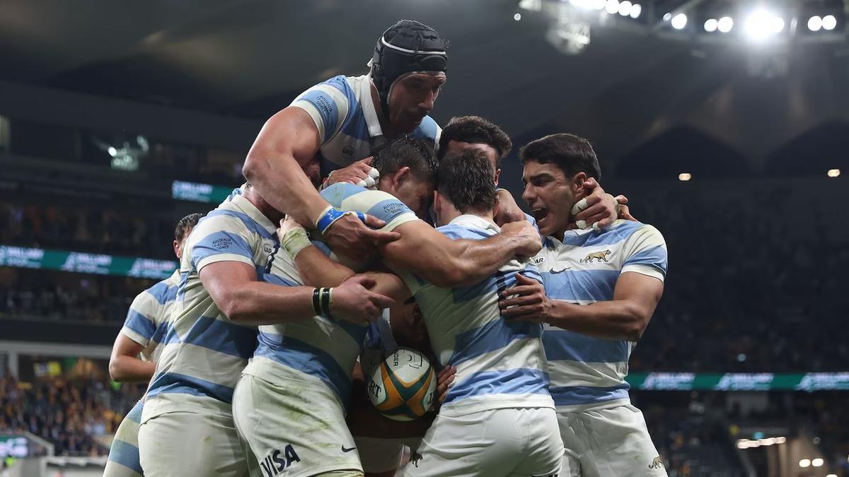 Argentina edge Australia in dramatic finish