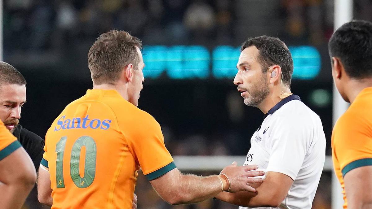 Referee Nigel Owens weighs in on controversial All Blacks-Wallabies ending