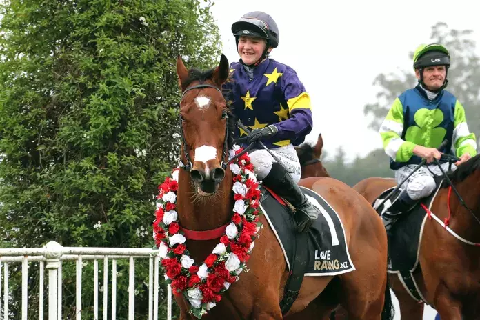 Topweight too good in Amberley Cup