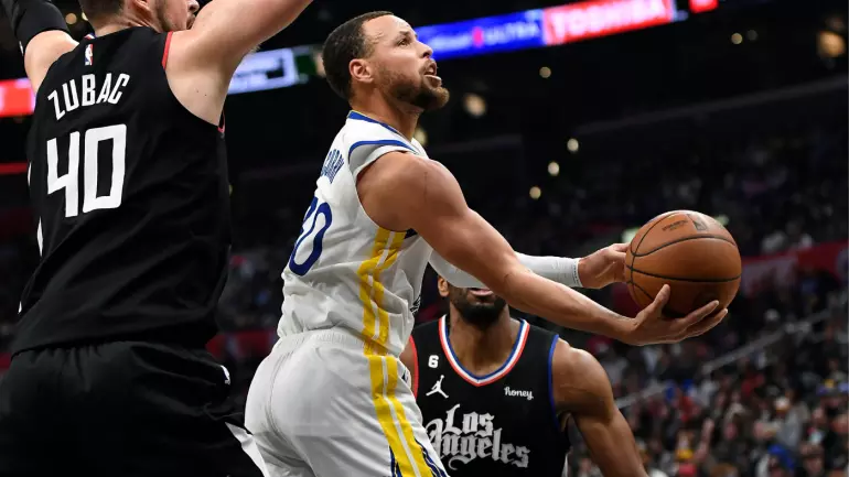 Stephen Curry on a heater is still the best show in sports, but his 50 points can't solve Warriors' road woes