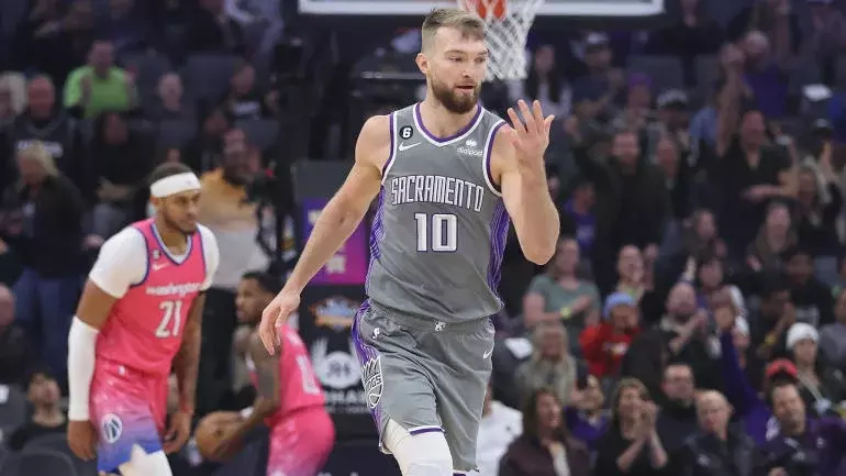 Domantas Sabonis injury update: Kings star will attempt to play through avulsion fracture in thumb
