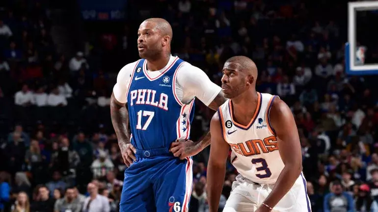 Chris Paul injury update: Suns star leaves game vs. Sixers with heel soreness