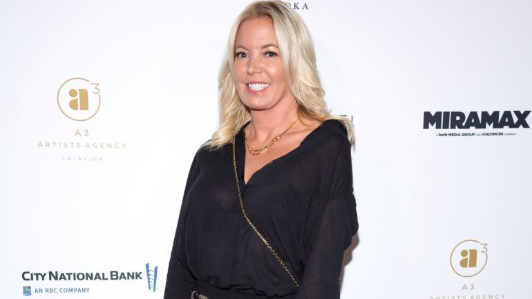 Lakers owner Jeanie Buss hacked on Twitter, responds through the team's official account