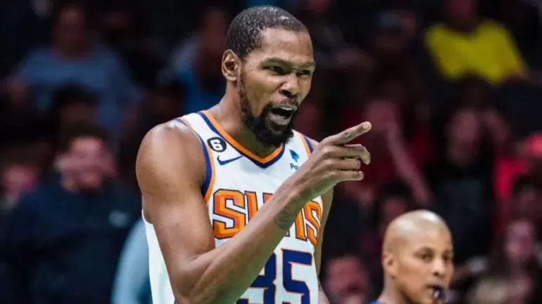 WATCH: Kevin Durant announces Suns arrival with masterful two-way sequence vs. Hornets