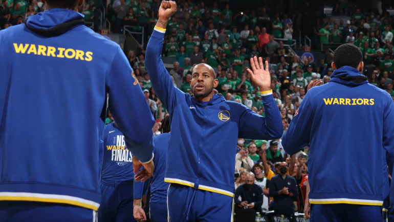Warriors expect free agent Andre Iguodala to return for one more season, per report
