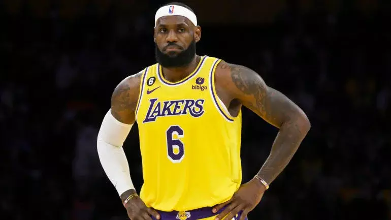 LeBron James running out of time to save both Lakers and twilight of his career