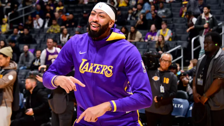 Lakers' Anthony Davis picks up where he left off with strong return performance in win vs. Spurs