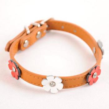 Dogo Design Collar adorned with flowers
